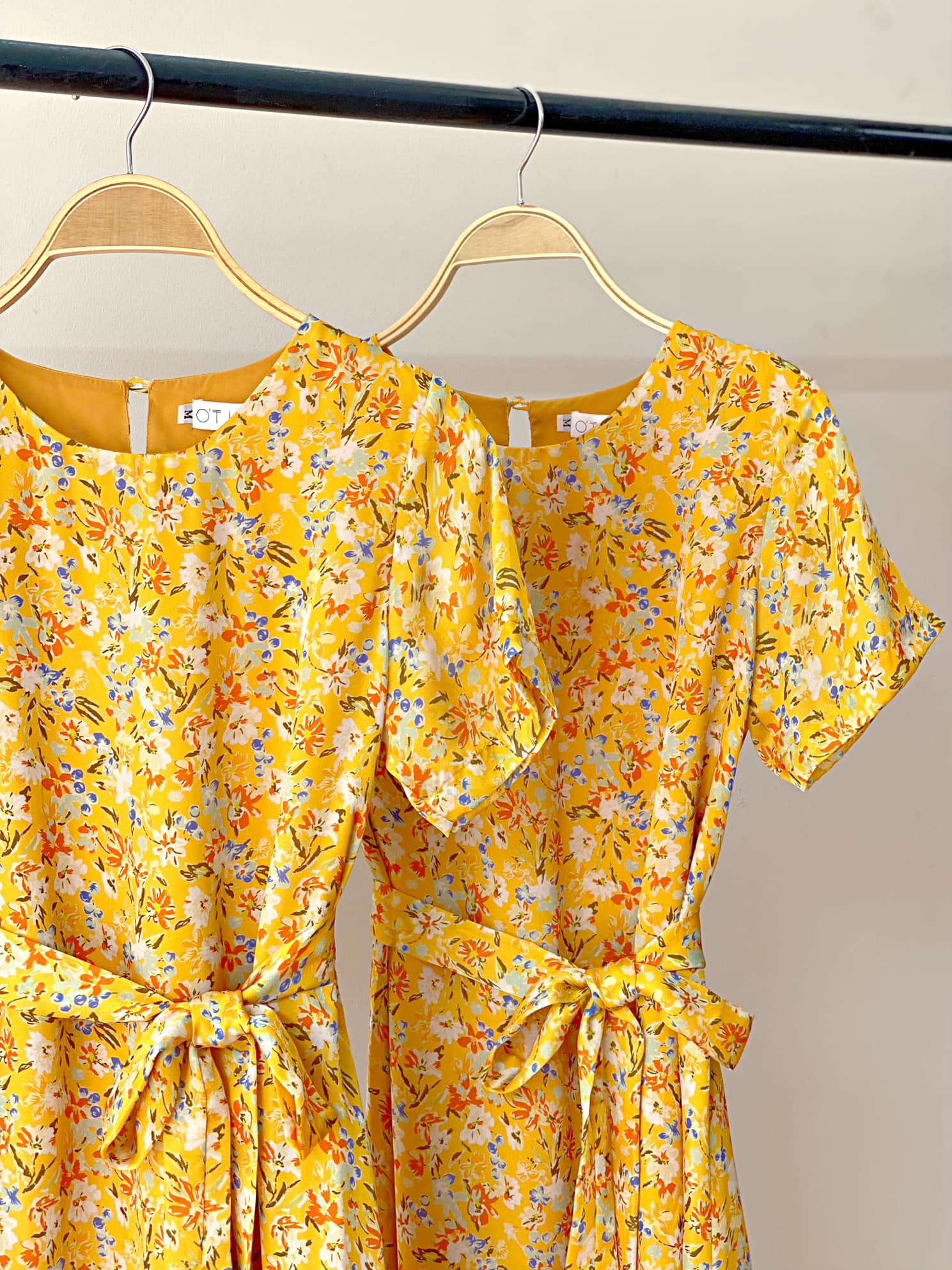 Váy hoa nhí vàng họa tiết hoa cúc thiết kế tà buộc chéo lụa họa tiết e1083   Lazadavn